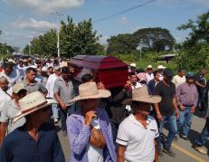 Así fue el funeral de Gladys Echever en Colimes.