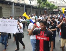 Comerciantes de La Bahía de Guayaquil marchan para pedir mayor seguridad.