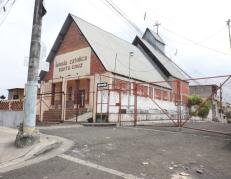 Las víctimas estaban conversando cerca a una iglesia.