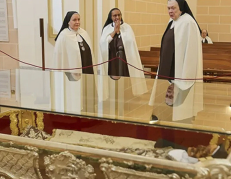 Exhiben en España el cuerpo incorrupto de Santa Teresa de Jesús