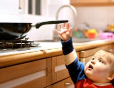 Los accidentes domésticos con niños son comunes.