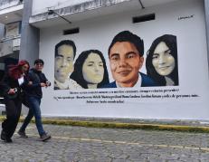 Mural en la Facso, de la Universidad Central del Ecuador, por desaparecidos, entre ellos David Romo