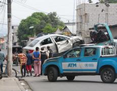 La moto donde viajaba la víctima se impactó contra el lado derecho de este vehículo.