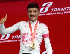 richard carapaz podio