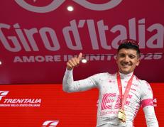 Richard Carapaz, EF Education-EasyPost, ciclismo, Giro de Italia, ganador, etapa 11, premio económico, puntos UCI, maglia rosa