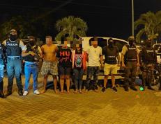 Los detenidos durante el operativo ejecutado por la Policía.