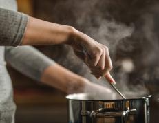 La mujer cocinó los genitales de su esposo por curiosidad.