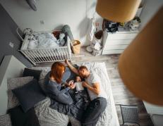 Especialistas recomiendan evitar a toda costa tener intimidad en la misma habitación que los hijos.