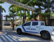 La Policía investiga el crimen dentro de cementerio privado.