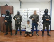 Policía en Zamora detiene a dos sujetos implicados en expendio de drogas.