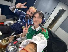 Marc Crosas y Lola del Carril en una reciente selfie en un estudio de grabación.