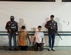 Los menores fueron detenidos mientras intentaban ocultarse cerca de un parque.