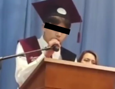 El estudiante denunció varias irregularidades durante su discurso.