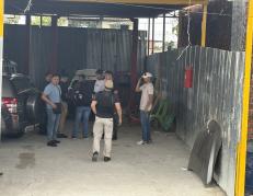 El asesino aprovechó la puerta abierta y ejecutó a su víctima.