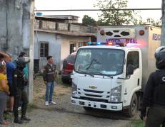 La policía llegó a tomar procedimiento en torno a este crimen que enluta a la institución.