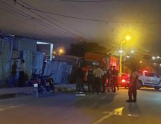 Sujetos que se movilizaban en varias motos llegaron hasta este lugar y asesinaron a un hombre