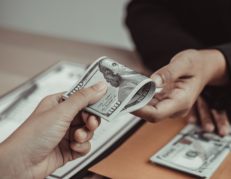 Conoce los detalles del pago del décimo cuarto sueldo en la Sierra y Amazonía.