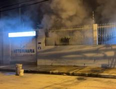 El hecho se produjo en un local comercial. Bomberos acudieron a la zona.