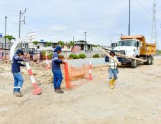 Personal de Obras Públicas ejecutaba tareas de remoción de material pétreo en una zona en la que se construirán estructuras destinadas para la práctica de fútbol y box.