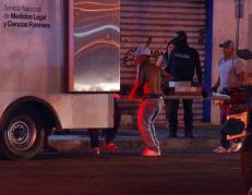Personal de Criminalística llegó al lugar para investigar el asesinato.