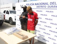 El sujeto aprehendido señalado como sospechoso del crimen.