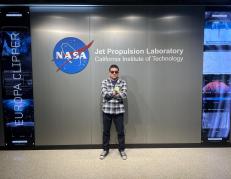 Pablo Cisneros, en una de sus primeras imágenes como parte de la NASA.