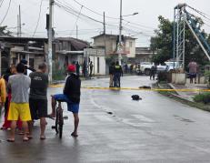 Seis fundas negras con restos humanos, fueron encontradas en una calle de un barrio del norte de Machala