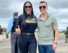 La prefecta de Esmeraldas, Roberta Zambrano, junto al presidente Daniel Noboa.