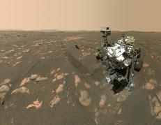 Este es el rover Perseverance, que actualmente continúa en Marte haciendo exploraciones.
