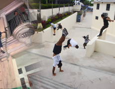 El grupo en cuestión practica en escalinatas al aire libre, pero también en edificaciones en aparente abandono.