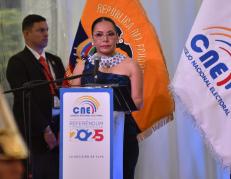 Diana Atamaint, presidenta del CNE.
