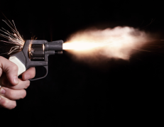 En una vía de la parroquia Jesús María, en el cantón Naranjal, reportaron el hallazgo de un hombre acribillado.