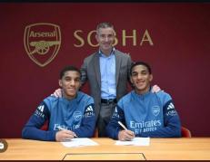 Holger y Edwin Quintero, talentos de Independiente del Valle, firmaron un pre-contrato con Arsenal y ya fueron guiados por Piero Hincapié en Londres.