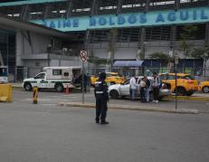 Guardias agredieron a equipos periodísticos en el Terminal Terrestre.