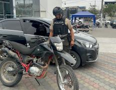 El vehículo fue recuperado. También se obtuvo una de las motos utilizadas por los implicados.