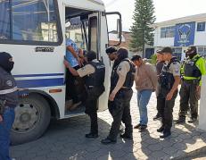 la policía nacional de Loja detuvo a 18 sujetos por diferentes delitos .