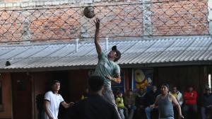 Jóvenes del sector han sido atraídos por este deporte, en San Roque, centro de Quito.