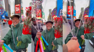Manuel, el vendedor de rosas y globos en Time Square