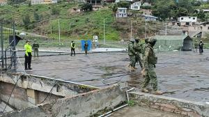 Agentes policiales y militares han retomado el control en la cárcel de Loja.