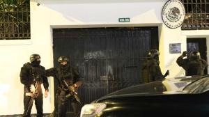 Fuerzas especiales de la Policía de Ecuador irrumpieron en la Embajada de México.