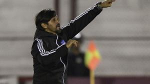 Ecuador's Emelec coach Bolivar Vera gestures during the Copa Libertad
