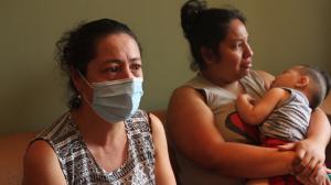 La mamá de la fallecida, Janina Guerrero, y su hermana, Madeleyne Jiménez, no pudieron contener las lágrimas al hablar de la tragedia.