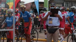 Vuelta-Ciclística-Ecuador-competencia-comisario-UCI