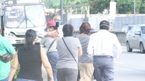 Familiares de la familia Ibáñez Alvarado llegaron al instituto forense.
