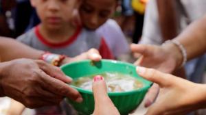 Se dona dinero para bajar los índices de desnutrición en Ecuador.
