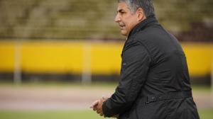 Santiago-Escobar-Universidad-Católica-entrenador-renuncia