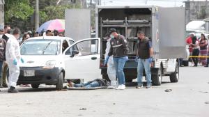La víctima Carlos Castro Arenillas conducía su auto Chevrolet blanco cuando fue asesinado
