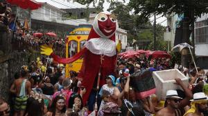 Fotografía de archivo del desfile de la comparsa Carmelitas en el barrio turístico Santa Teresa durante la apertura oficial del carnaval 2020 en Río de Janeiro (Brasil).