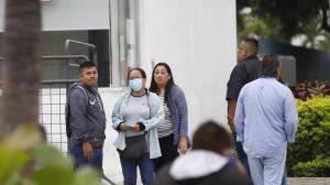 Familiares de Renato Erick Pastor llegaron a Guayaquil para retirar su cuerpo.