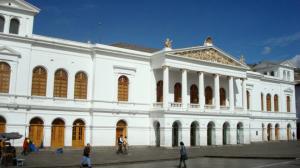 Teatro-Nacional-Sucre-Quito-scaled